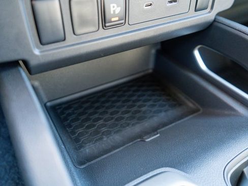 Certified 2025 Nissan Frontier SV image 31