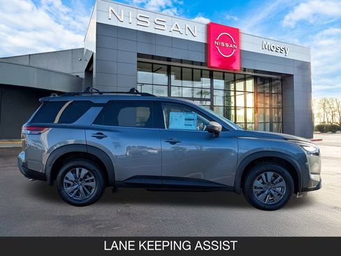 New 2025 Nissan Pathfinder SV w/ Cargo Package image 6