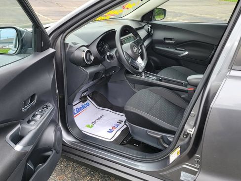Used 2024 Nissan Kicks SV FWD image 18