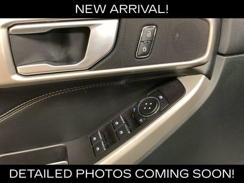 Used 2023 Ford Explorer XLT AWD/4WD image 27