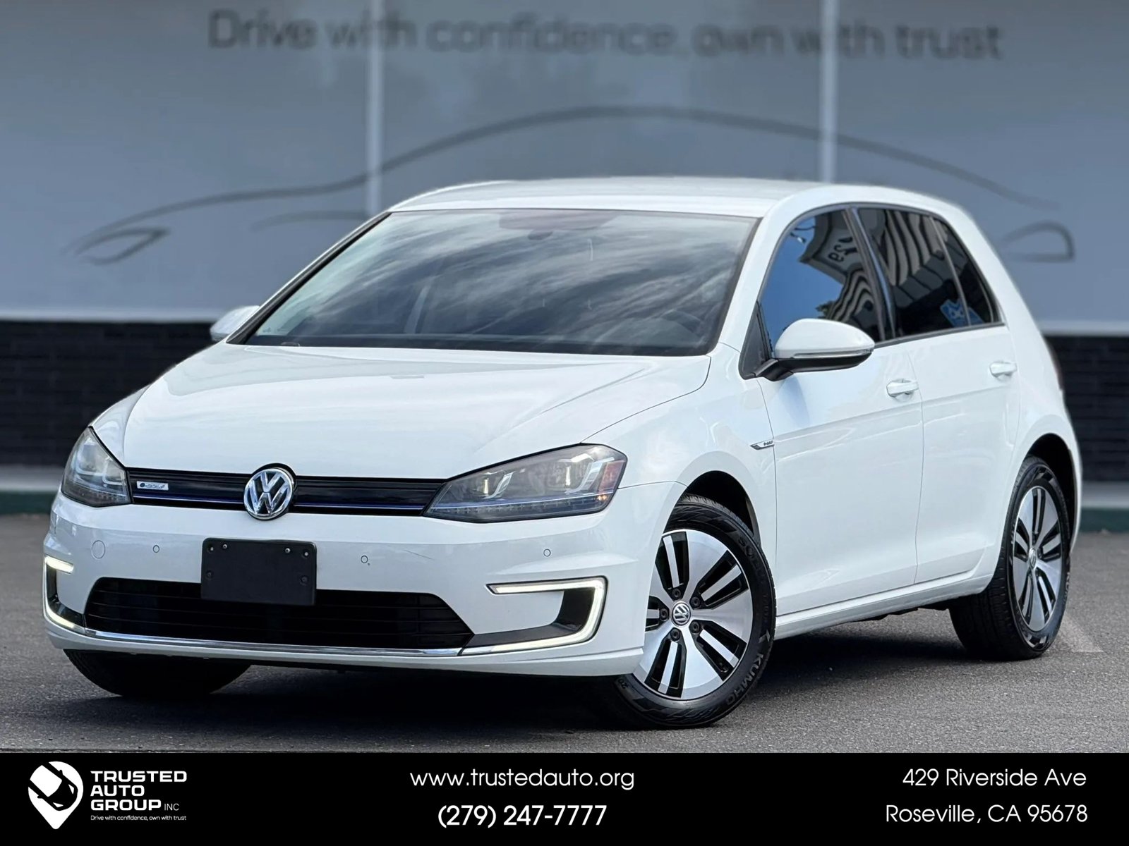 Used 2015 Volkswagen e-Golf SEL Premium FWD image 1
