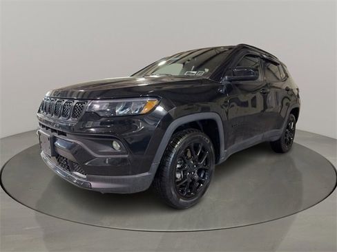 Used 2023 Jeep Compass Altitude image 3