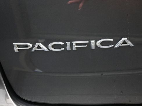 Used 2023 Chrysler Pacifica Touring-L FWD image 15
