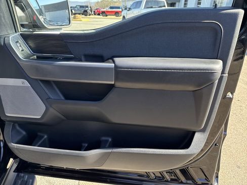 Used 2025 Ford F150 Lightning Lariat image 16