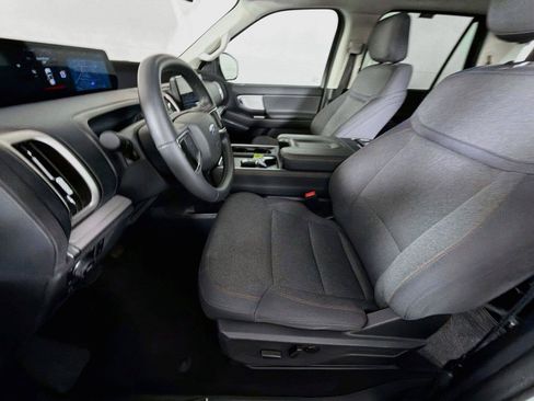 Used 2025 Ford Expedition Active AWD/4WD image 2