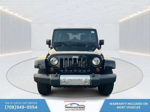 Used 2012 Jeep Wrangler Unlimited Sahara w/ Connectivity Group AWD/4WD image 2