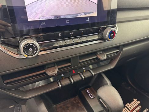Used 2024 Chevrolet Colorado W/T RWD image 17