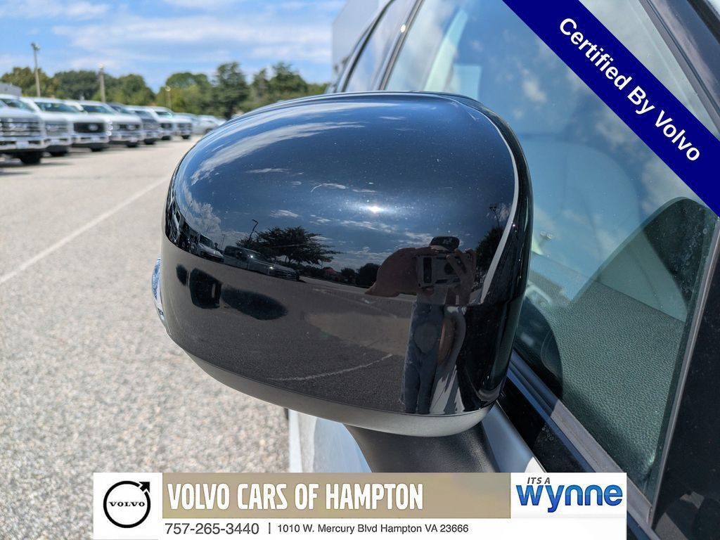 Certified 2025 Volvo XC60 T8 Ultra w/ Protection Package Premier AWD/4WD image 12