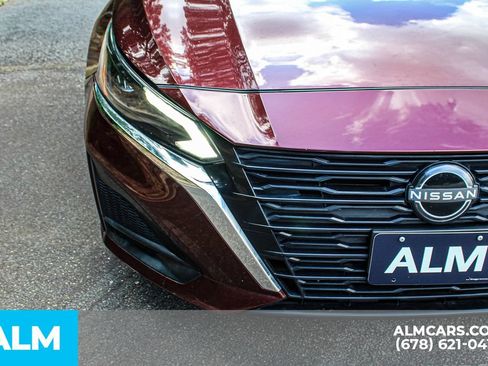 Used 2024 Nissan Altima 2.5 SV FWD image 11
