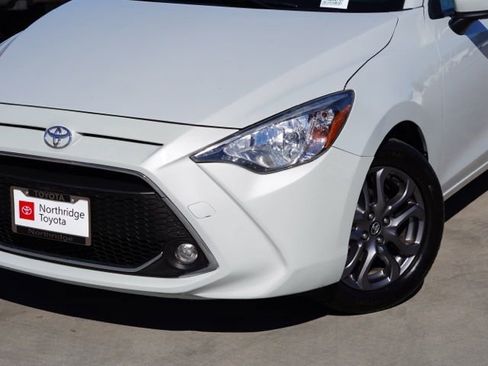 Used 2019 Toyota Yaris LE image 4