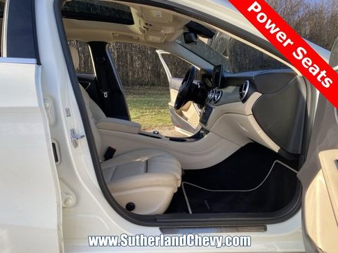 Used 2017 Mercedes-Benz GLA 250 4MATIC image 19