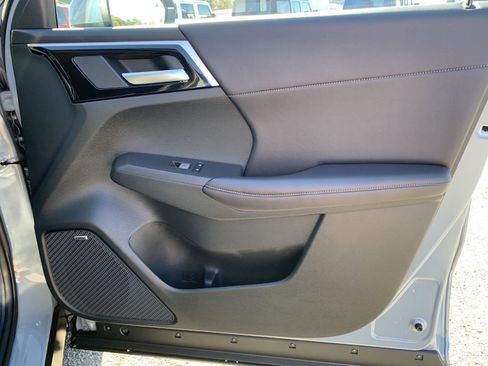 New 2025 Mitsubishi Outlander SE image 22