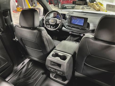 Used 2025 Chevrolet Silverado EV W/T image 19