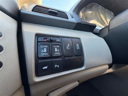 Used 2012 Honda Odyssey Touring Elite image 16