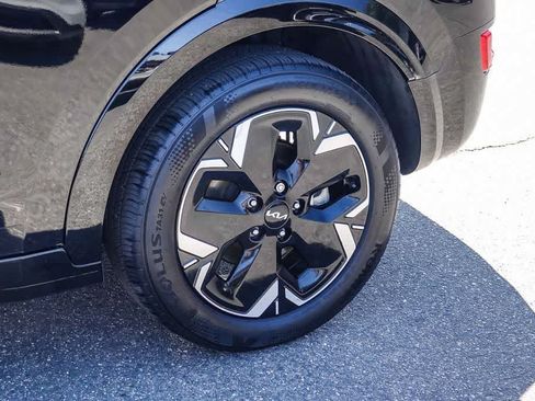 Certified 2024 Kia Niro Wind FWD image 10