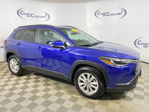 Used 2024 Toyota Corolla Cross LE image 2