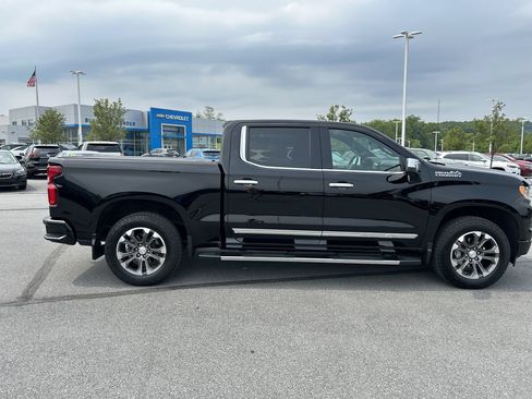 Used 2024 Chevrolet Silverado 1500 High Country w/ Technology Package AWD/4WD image 8
