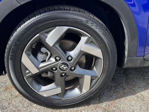 Used 2025 Hyundai Venue SEL FWD image 29