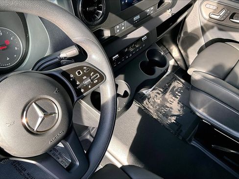 Used 2024 Mercedes-Benz Sprinter 2500 image 17