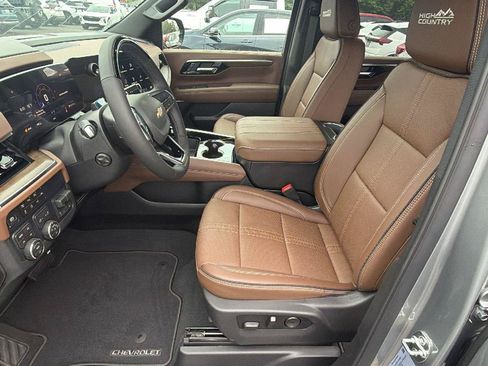New 2026 Chevrolet Suburban High Country AWD/4WD image 17