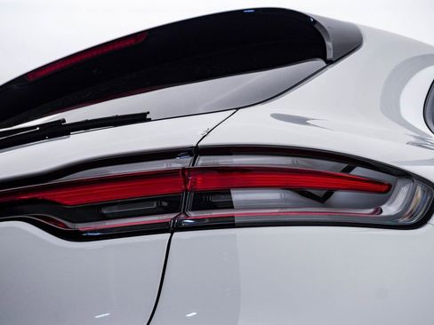 New 2026 Porsche Macan image 13