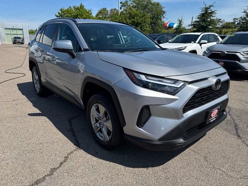 Used 2025 Toyota RAV4 XLE AWD/4WD image 10