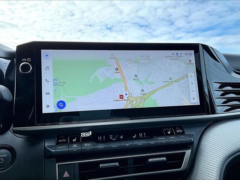 Used 2025 Toyota Camry SE image 33