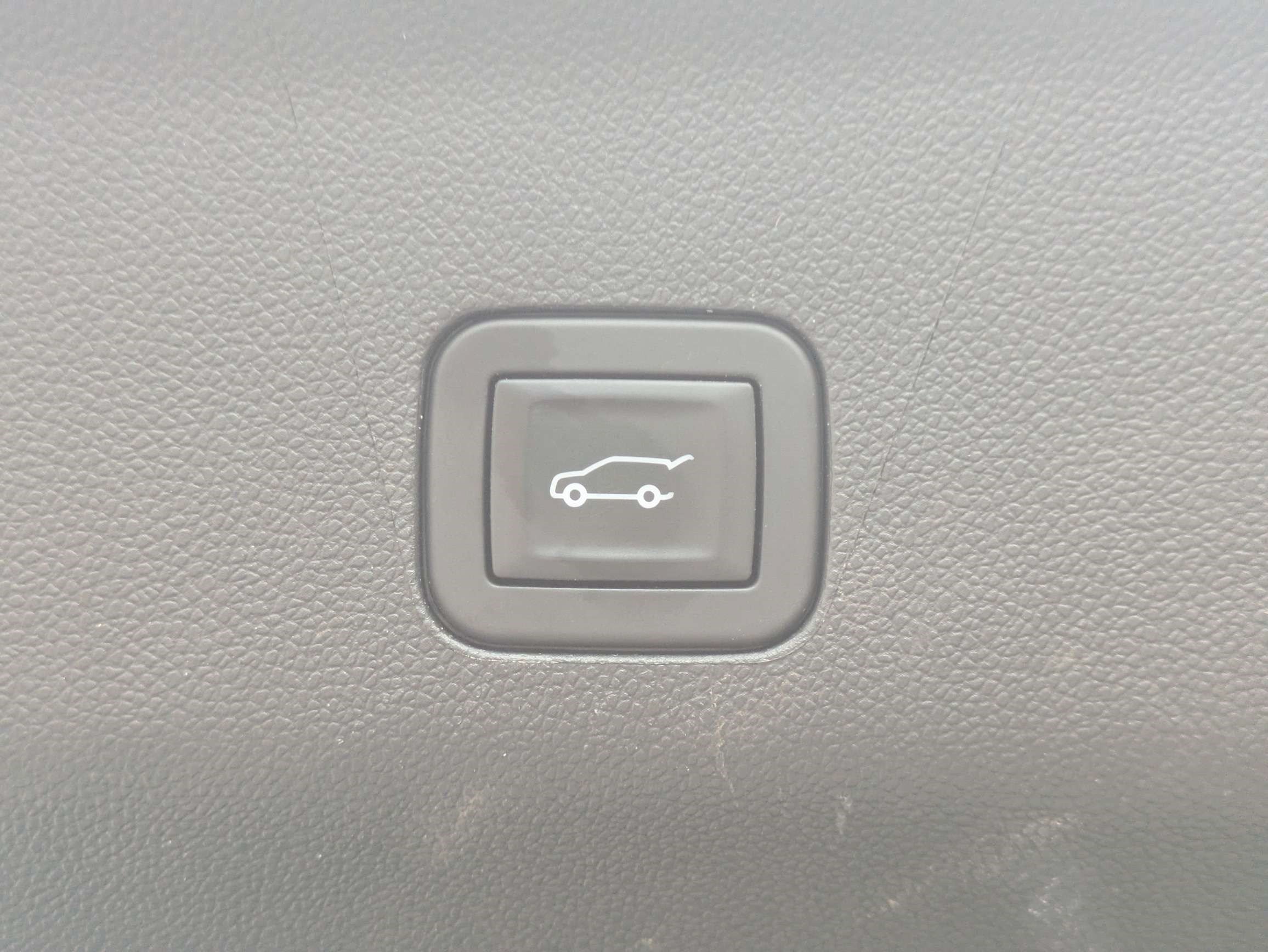 Used 2025 GMC Yukon XL Denali AWD/4WD image 13
