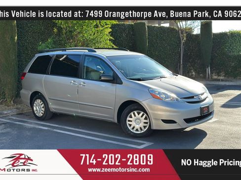 Used 2010 Toyota Sienna LE image 1