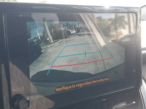 Used 2025 Toyota Corolla Cross LE image 32