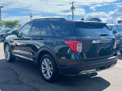 Used 2023 Ford Explorer XLT w/ Equipment Group 202A AWD/4WD image 8