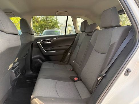 Used 2022 Toyota RAV4 XLE FWD image 28