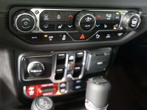 New 2025 Jeep Wrangler Unlimited Rubicon 392 image 17