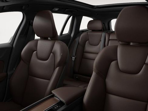 Certified 2025 Volvo V60 B5 Cross Country Plus AWD/4WD image 7