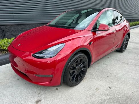 Used 2022 Tesla Model Y Long Range image 7