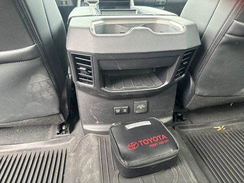 Used 2025 Toyota Tundra Limited AWD/4WD image 37