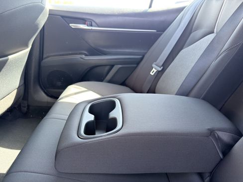 Used 2022 Toyota Camry LE w/ Convenience Package FWD image 18