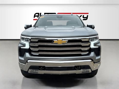 Used 2025 Chevrolet Silverado 1500 LTZ image 2