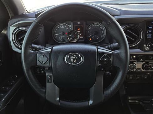 Used 2017 Toyota Tacoma TRD Sport image 13