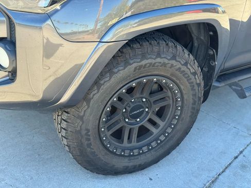 Used 2018 Toyota 4Runner SR5 Premium image 56