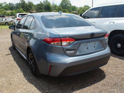 Used 2026 Toyota Corolla LE FWD image 3