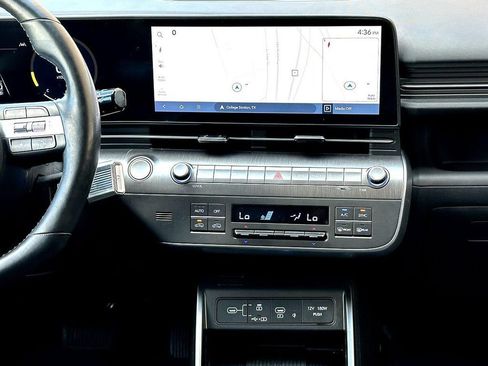 Used 2024 Hyundai Kona Limited FWD image 33