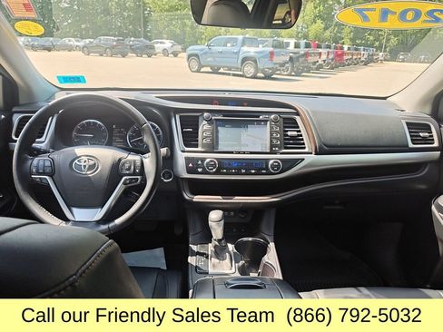 Used 2017 Toyota Highlander XLE AWD/4WD image 15