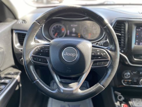 Used 2019 Jeep Cherokee Latitude Plus FWD image 16