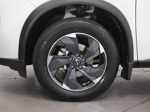 Used 2024 Nissan Rogue SV w/ SV Premium Package image 30