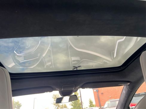 Used 2015 Tesla Model S 70D image 21