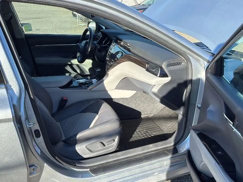Used 2019 Toyota Camry XLE image 25