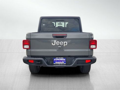 Used 2023 Jeep Gladiator Overland image 5