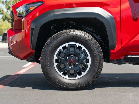 Certified 2025 Toyota Tacoma TRD Off-Road w/ TRD Off Road Upgrade Package AWD/4WD image 6