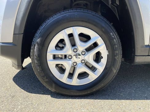Used 2018 Jeep Compass Sport AWD/4WD image 31